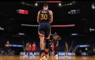 6连30+库里越战越勇 冲刺季后赛冲击得分王